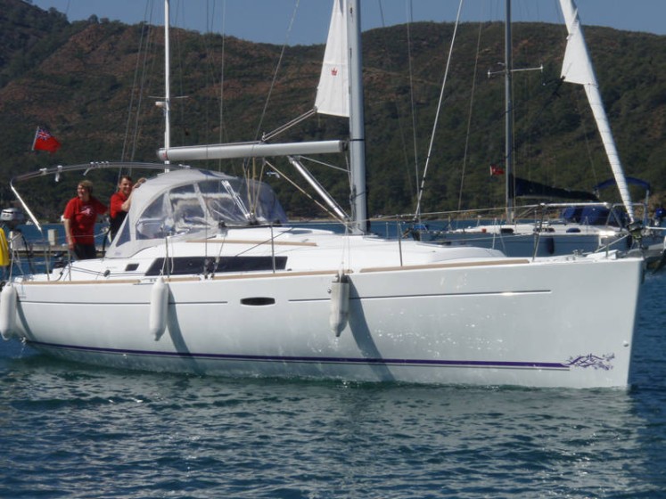 Oceanis 37 - Boatscribe.com