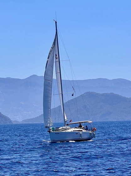 Oceanis 37 - Boatscribe.com