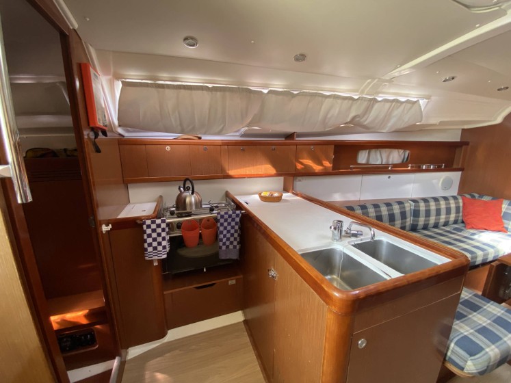 Oceanis 37 - Boatscribe.com