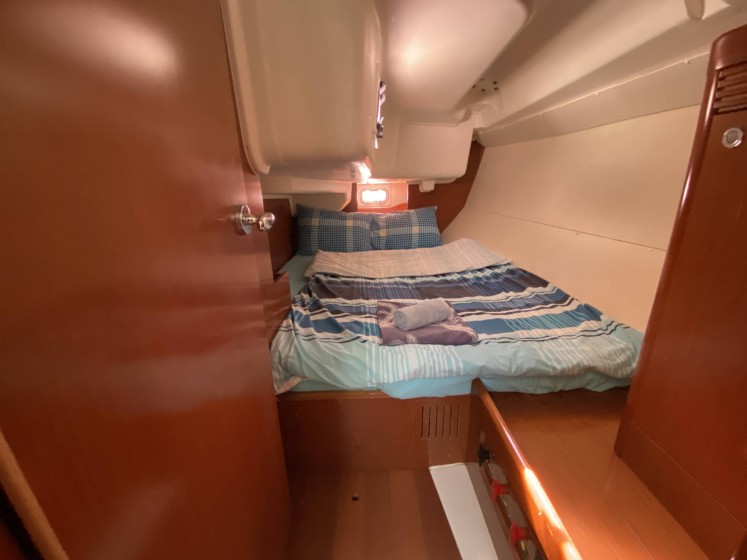Oceanis 37 - Boatscribe.com