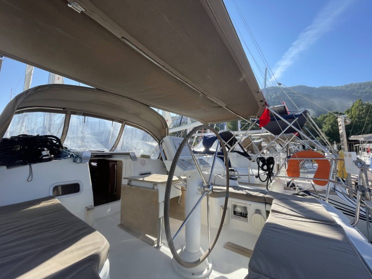 Oceanis 37 - Boatscribe.com