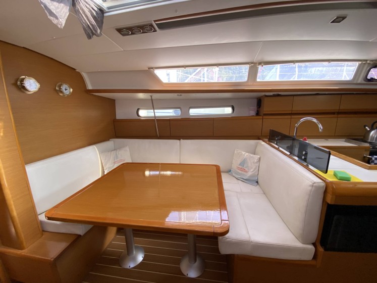 Sun Odyssey 409 - Boatscribe.com
