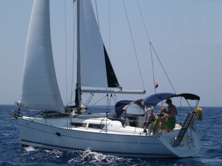 Sun Odyssey 32i - Boatscribe.com