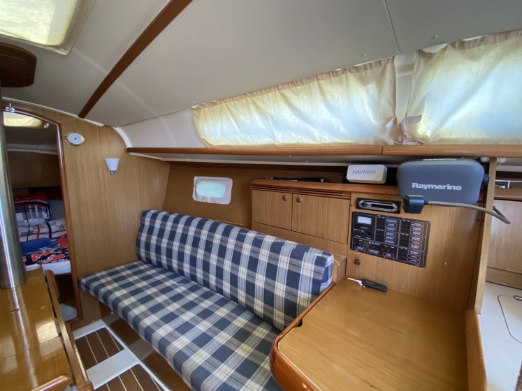 Sun Odyssey 32i - Boatscribe.com