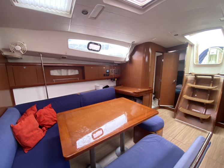 Oceanis 43 - Boatscribe.com