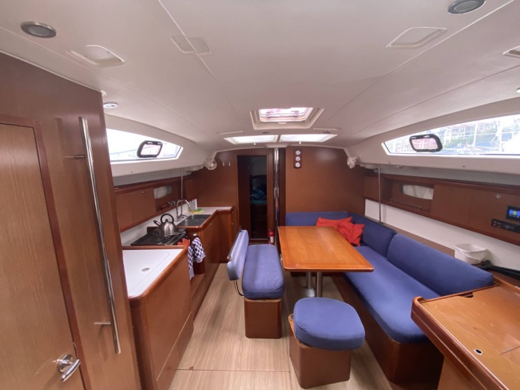 Oceanis 43 - Boatscribe.com