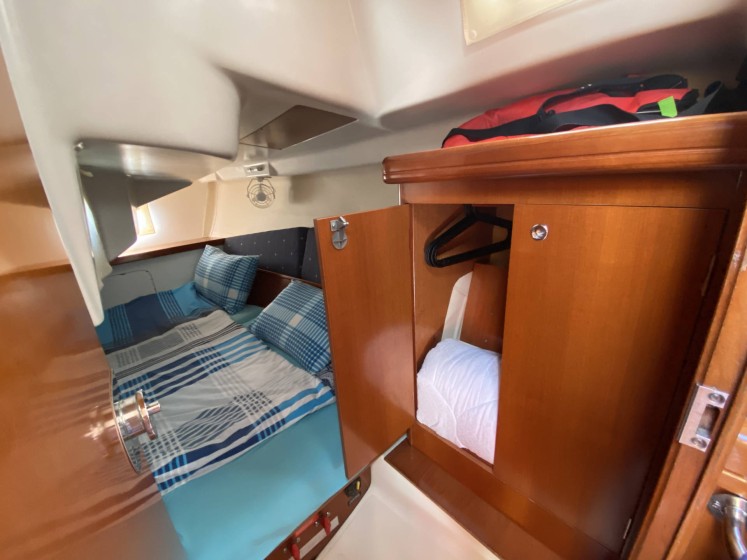 Oceanis 323 - Boatscribe.com