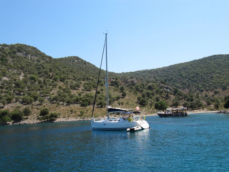 Oceanis 323 - Boatscribe.com