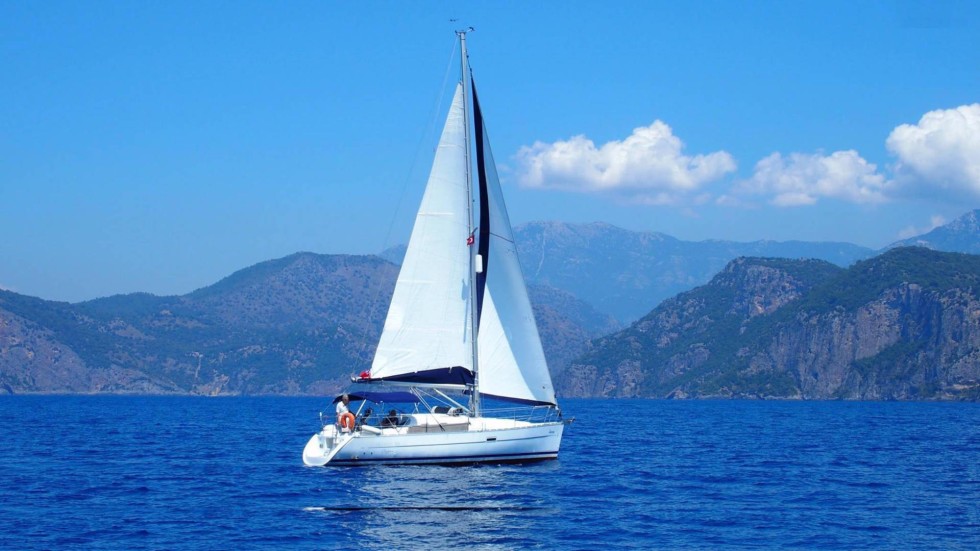 Oceanis 323 - Boatscribe.com