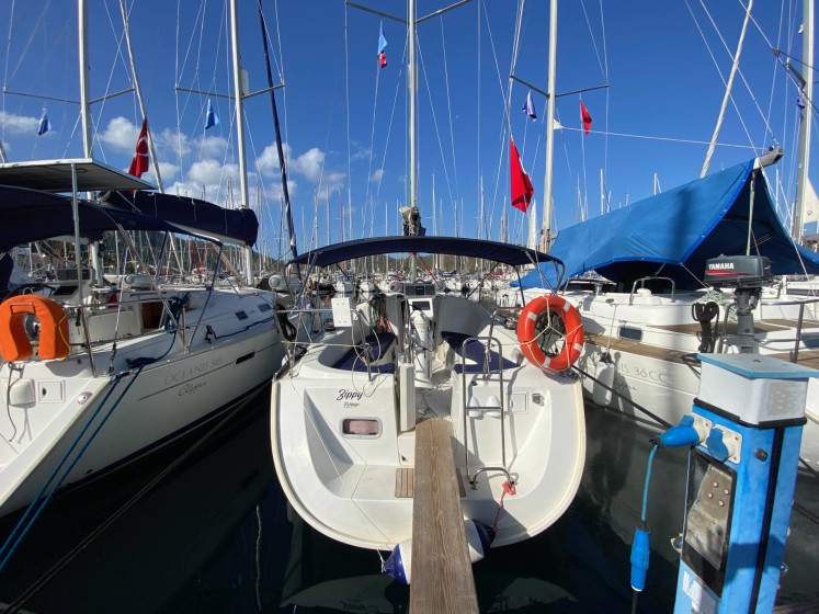 Oceanis 323 - Boatscribe.com