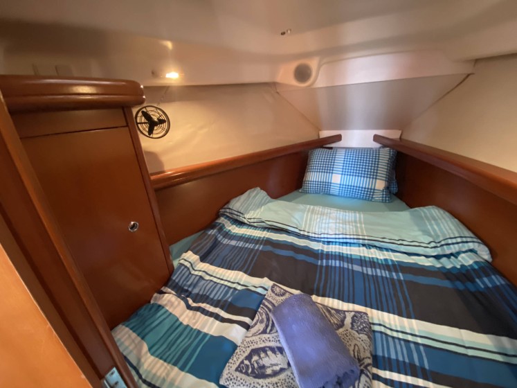 Oceanis 323 - Boatscribe.com