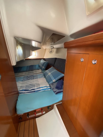 Oceanis 323 - Boatscribe.com