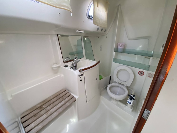 Oceanis 323 - Boatscribe.com