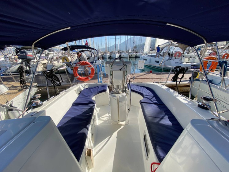 Oceanis 323 - Boatscribe.com