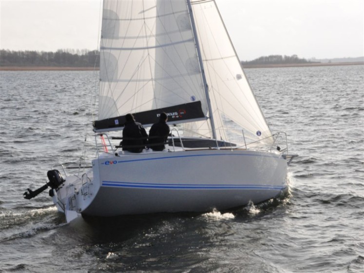 Maxus evo 24 Prestige - Boatscribe.com