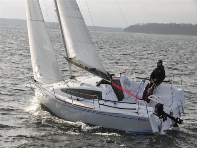 Maxus evo 24 Prestige - Boatscribe.com