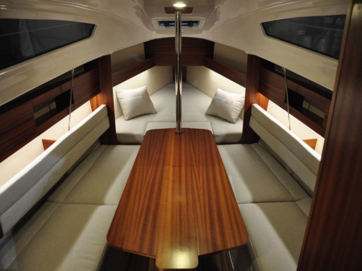 Maxus evo 24 Prestige - Boatscribe.com