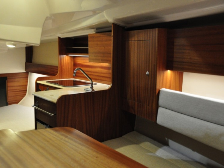 Maxus evo 24 Prestige - Boatscribe.com