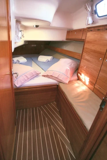 Bavaria 38 Cruiser - Boatscribe.com