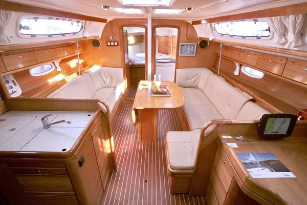 Bavaria 38 Cruiser - Boatscribe.com