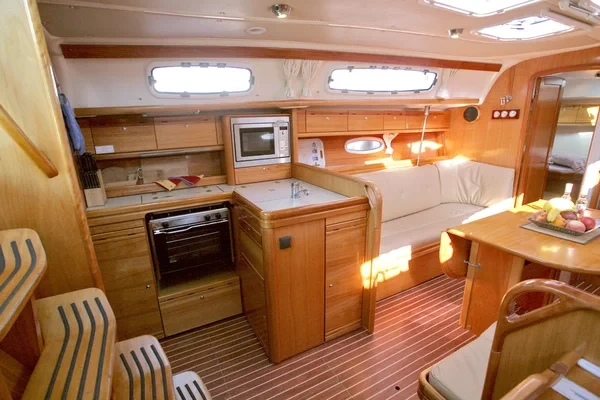 Bavaria 38 Cruiser - Boatscribe.com