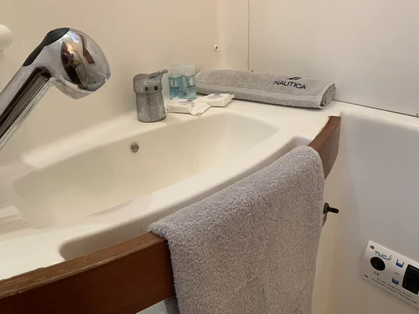 Oceanis 43 - Boatscribe.com