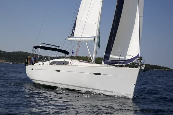 Oceanis 43 - Boatscribe.com