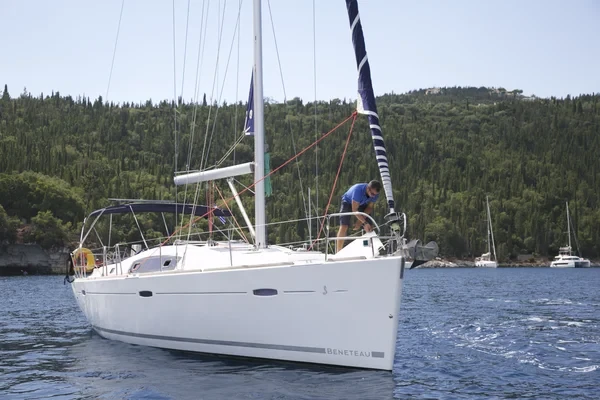 Oceanis 43 - Boatscribe.com