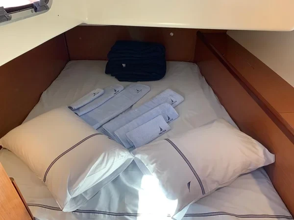 Oceanis 43 - Boatscribe.com