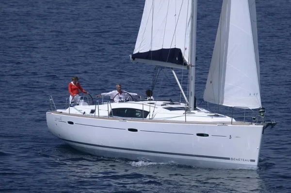 Oceanis 43 - Boatscribe.com