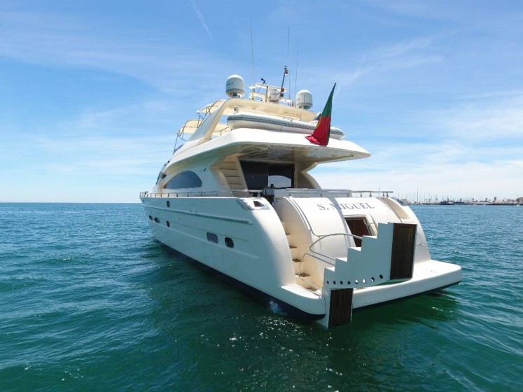 Astondoa 82 GLX - Boatscribe.com