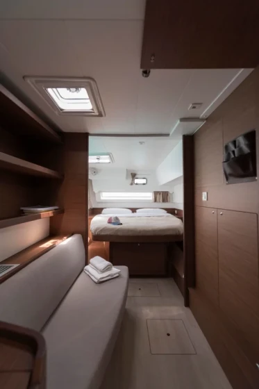 Lagoon 42 - Boatscribe.com
