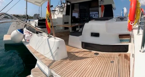 Lagoon 42 - Boatscribe.com