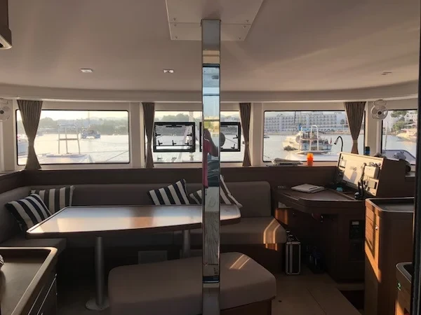 Lagoon 42 - Boatscribe.com