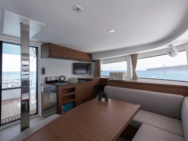Lagoon 42 - Boatscribe.com