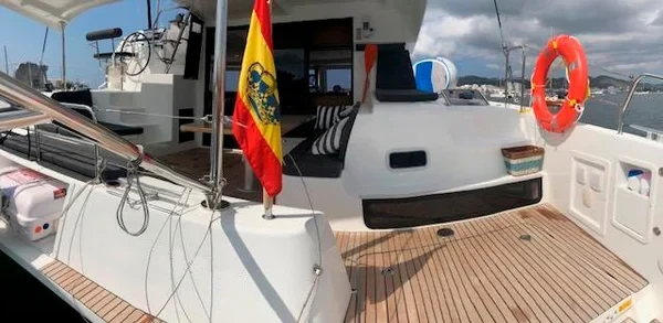 Lagoon 42 - Boatscribe.com