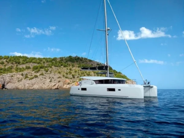 Lagoon 42 - Boatscribe.com