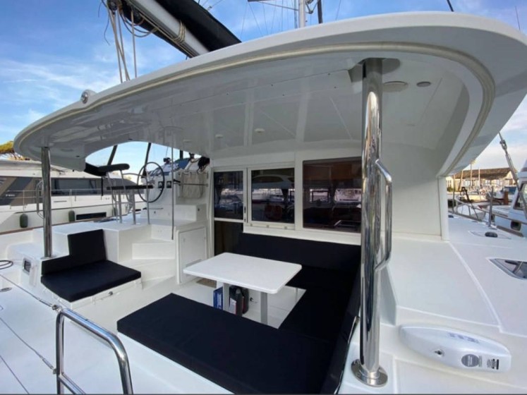 Lagoon 400 S2 - Boatscribe.com