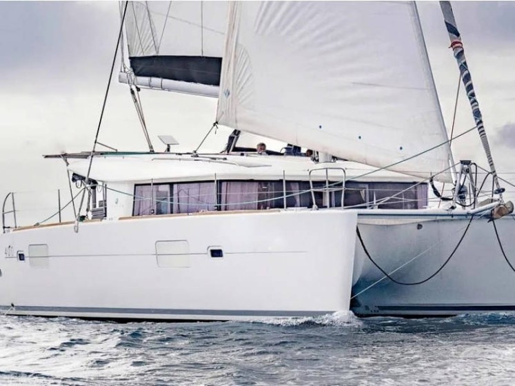 Lagoon 400 S2 - Boatscribe.com