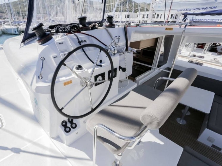 Lagoon 400 S2 - Boatscribe.com