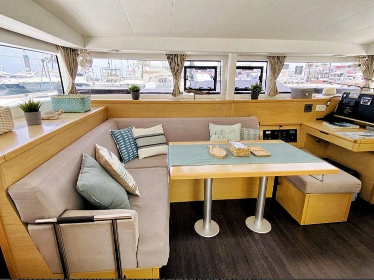 Lagoon 400 S2 - Boatscribe.com