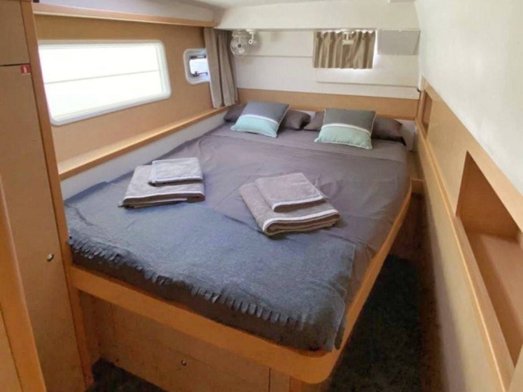 Lagoon 400 S2 - Boatscribe.com