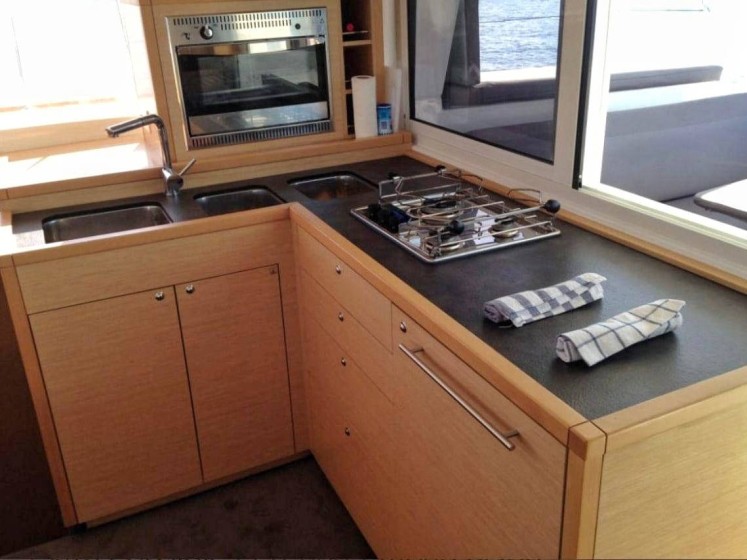 Lagoon 400 S2 - Boatscribe.com