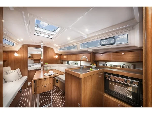 Bavaria 34 Cruiser - Boatscribe.com