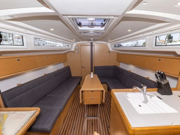 Bavaria Cruiser 34 Style - Boatscribe.com