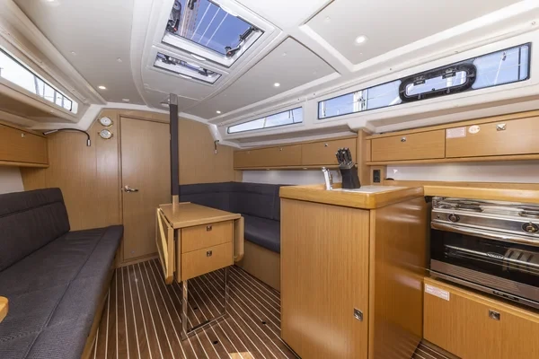 Bavaria Cruiser 34 Style - Boatscribe.com