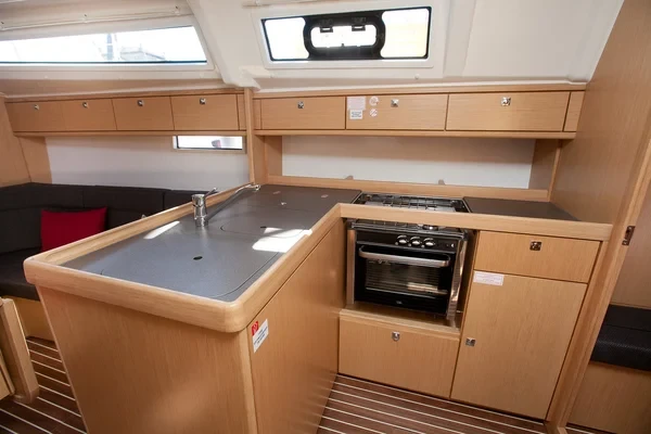 Bavaria 37 Cruiser - Boatscribe.com