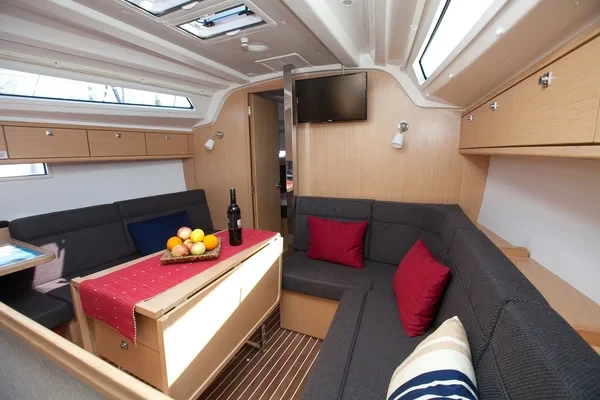 Bavaria 37 Cruiser - Boatscribe.com