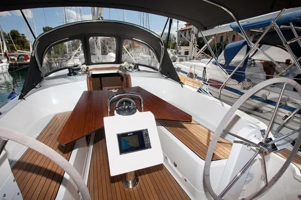Bavaria 37 Cruiser - Boatscribe.com