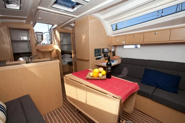Bavaria 37 Cruiser - Boatscribe.com